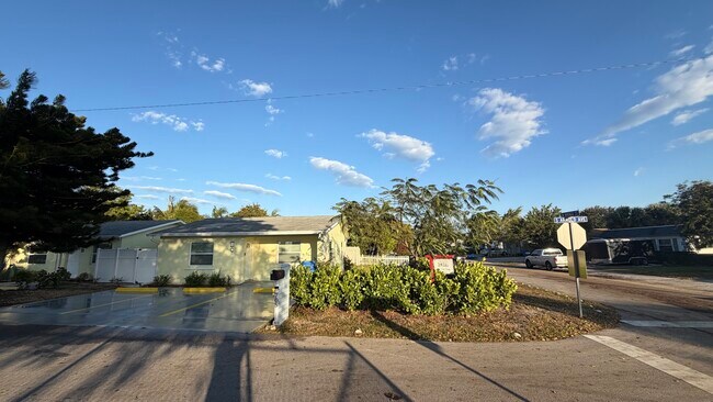 705 W Mango St Unit C