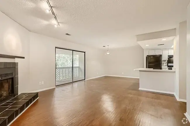 Building Photo - 2211 Surrey Ct SE Unit 2211 Rental