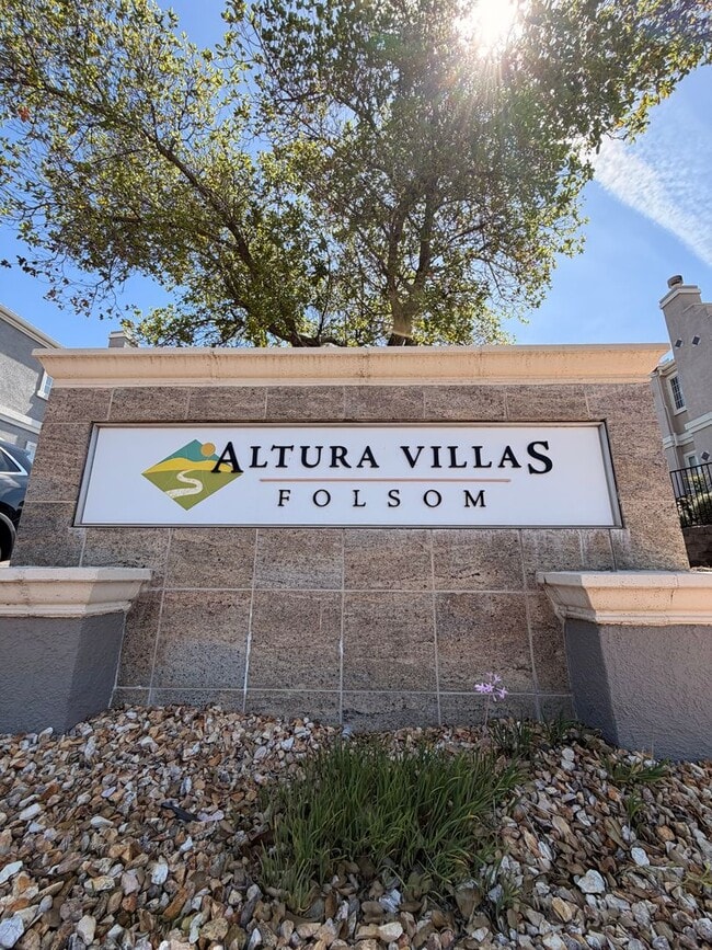 Building Photo - 885 Halidon Way Unit 324