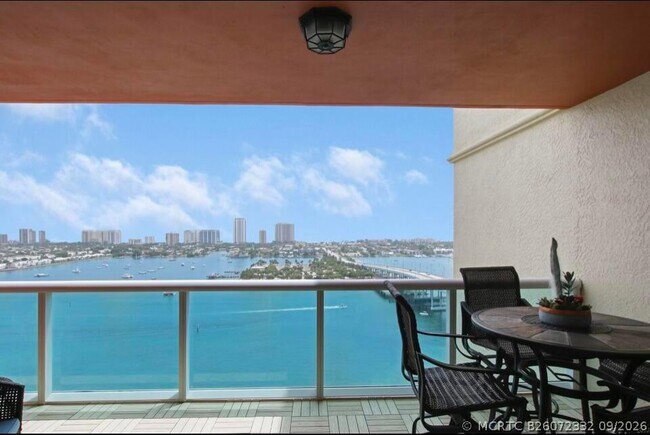 Building Photo - 2640 Lake Shore Dr Unit 2311