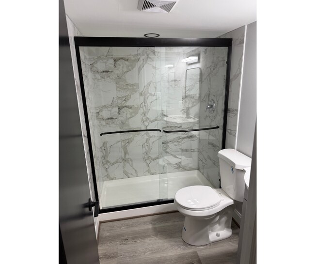 Photo - 716 E 23rd St Unidad 2B AVAILABLE PRIV/BATH $850