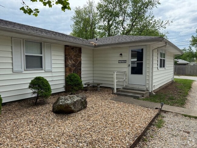 Building Photo - 2505 S Ingram Mill Rd Unit Mark Rowe Rental