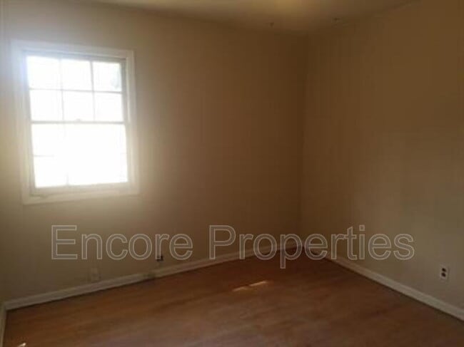 Photo - 2106 Wintergreen Pl