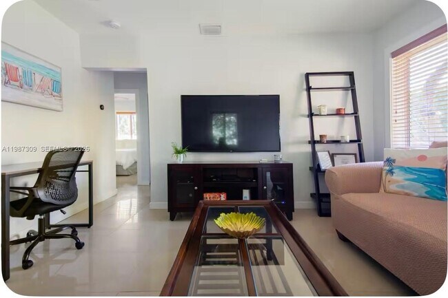 Photo - 601 NW 116th St