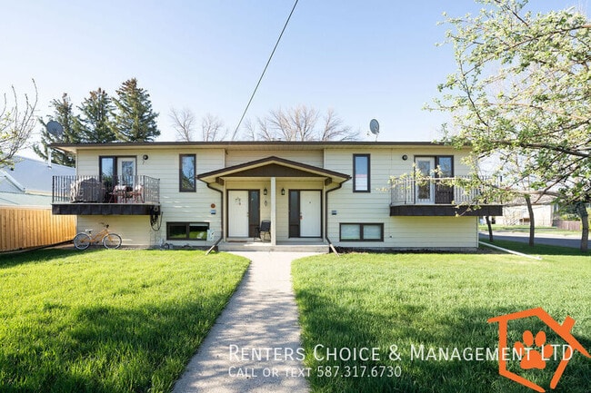 Building Photo - Pet Friendly Townhouse In Claresholm Close To Amenities