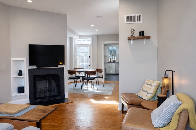 Photo - 1215 C St SE