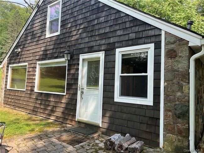 Building Photo - 591 S Mountain Rd