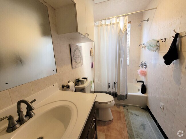 Building Photo - 9 Raven St Unit 2 Rental