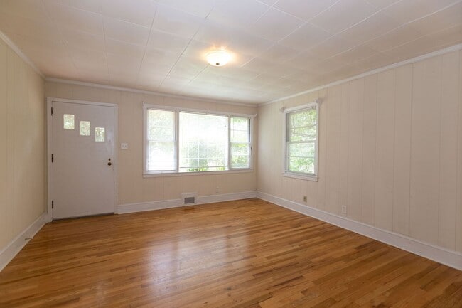Photo - 3 bedroom 1 bath in Boulevard/ Normaltown!