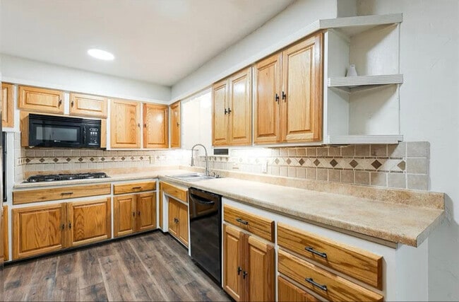 Photo - 604 Howard Ct