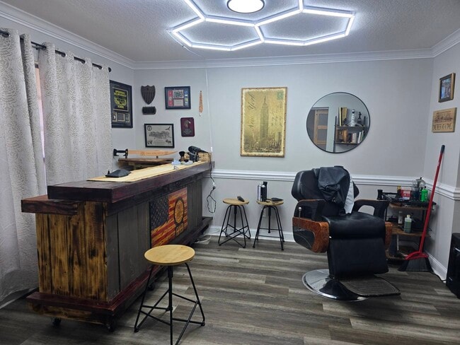 Photo - 504 Wyckfield Way