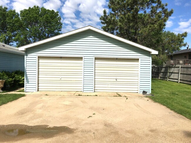 Photo - 818/820 6th St NE Unit 820