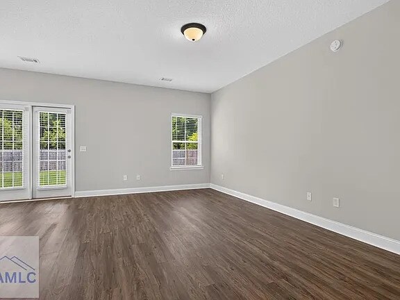 Photo - 589 Meloney Dr