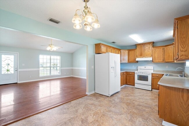 Photo - 3/2 OFF SILVERHILL AVE