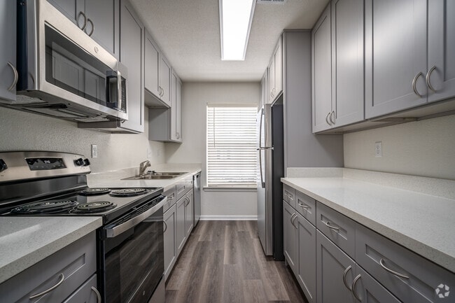 1BR, 1BA - 720SF