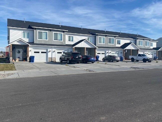 Building Photo - Huckleberry Townhomes