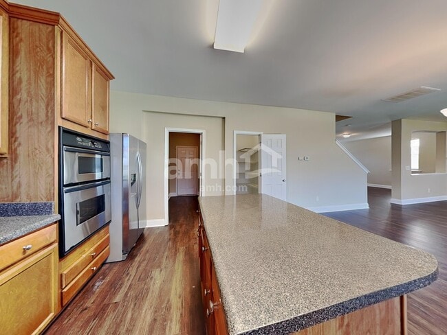 Photo - 238 Larktree Ln