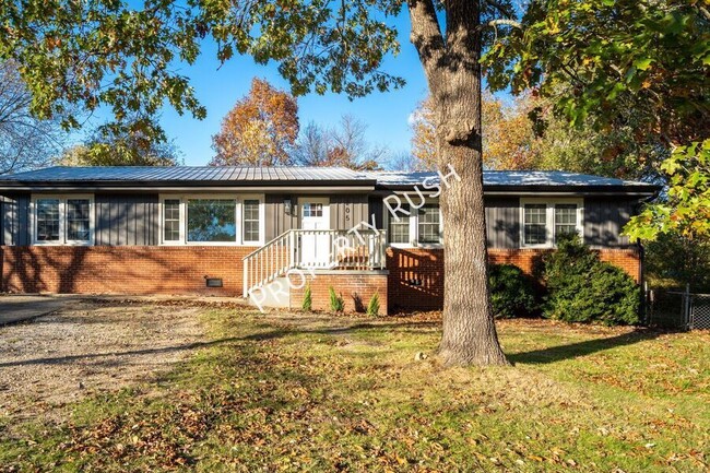 Building Photo - 205 Hilltop Dr Rental
