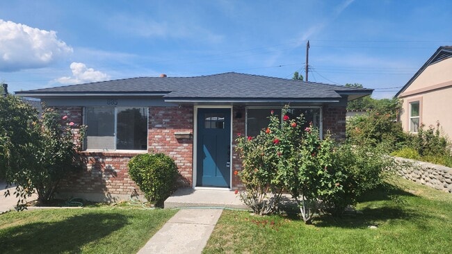 Building Photo - Move-In Ready Reno Gem Rental