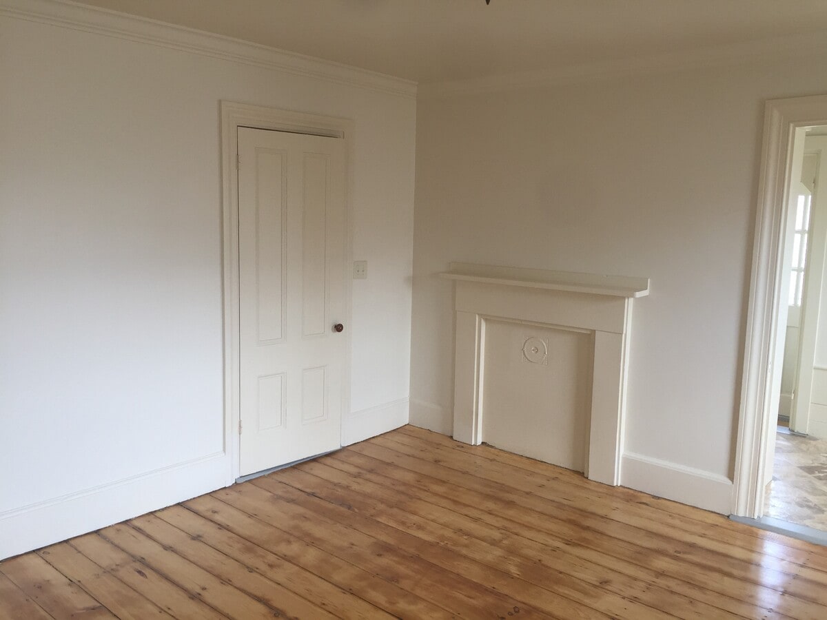 Sitting Room 13'2" x 12'5" - 79 Court St