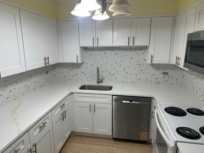 Photo - 7535 N Rockwell St