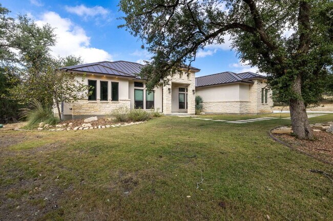 Building Photo - Spacious 4-Bed Oasis at this Canyon Lake Gem!