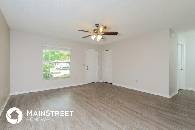 Photo - 611 E Tall Pine Terrace