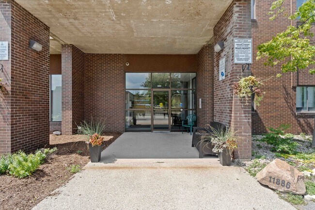 Photo - Place Tecumseh Apartments