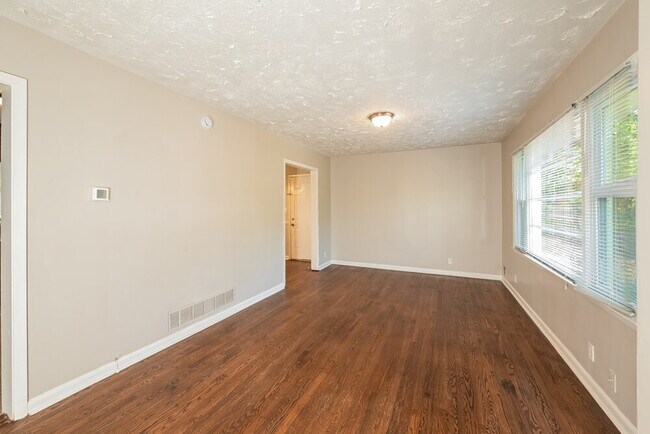 Photo - 2407 Oakridge Ct