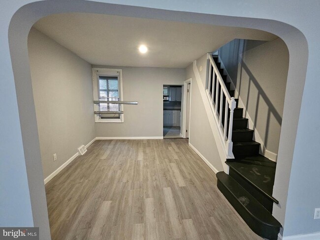 Building Photo - 1847 E Lippincott St