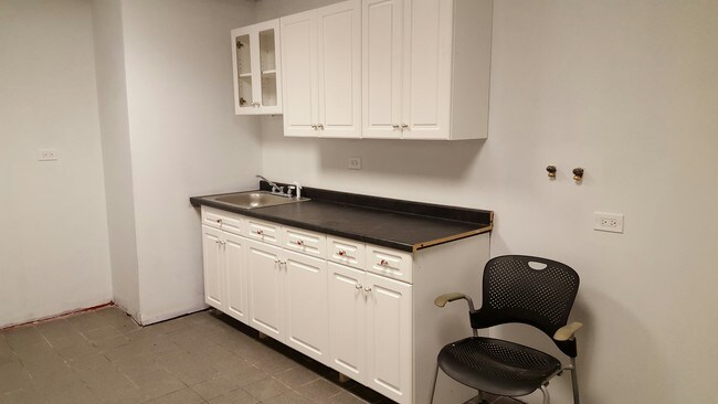 Photo - 200 E Delaware Pl