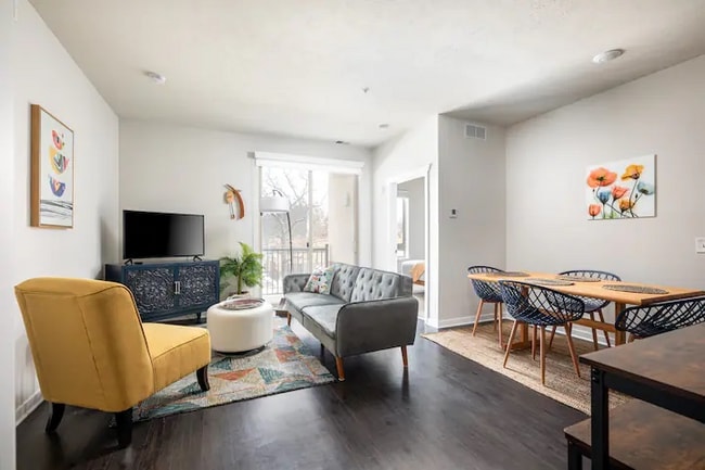 Building Photo - 630 S Garfield Ave Unit 315