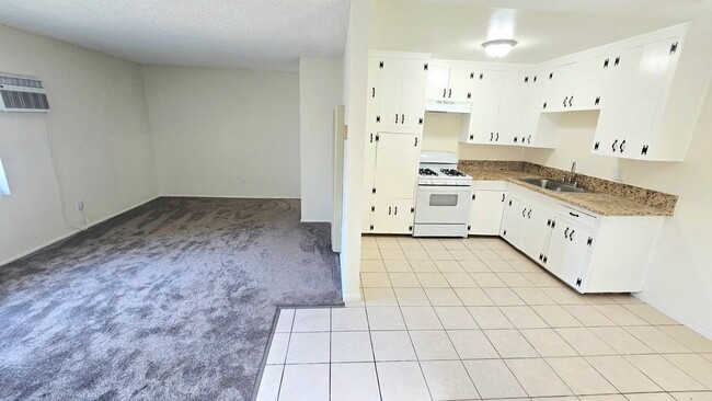 1210 W Stoneridge Ct Unidad 27