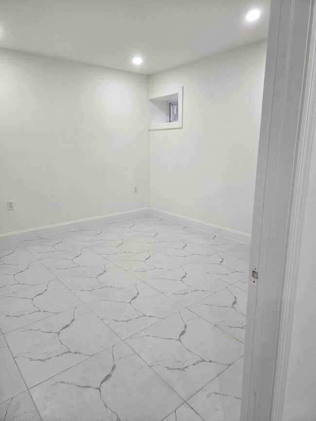 Building Photo - 13246 154th St Unit Base 2