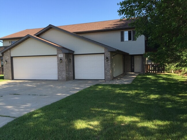 Building Photo - 716 20th St Unit #3