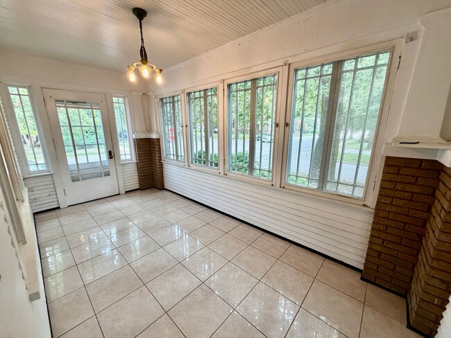 Photo - 1501 N Clinton Blvd Unit 1