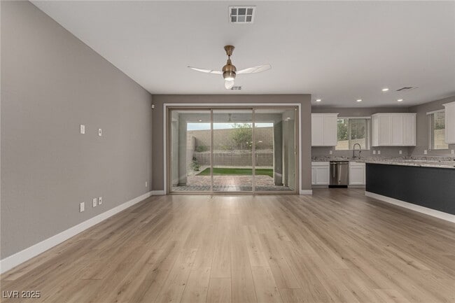 Photo - 759 Rogue Wave St