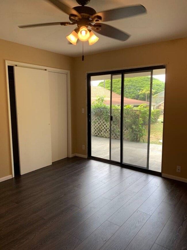 44 -124 Ikeanani Dr Unit B - Downstairs