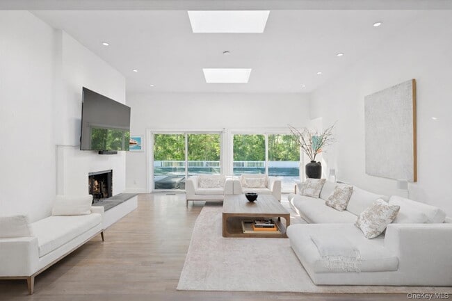 Photo - 3 Southwood Ln