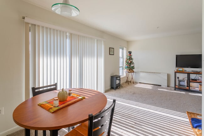 2 habitaciones, 1 baño - 960 pies cuadrados más - Arbor College Park