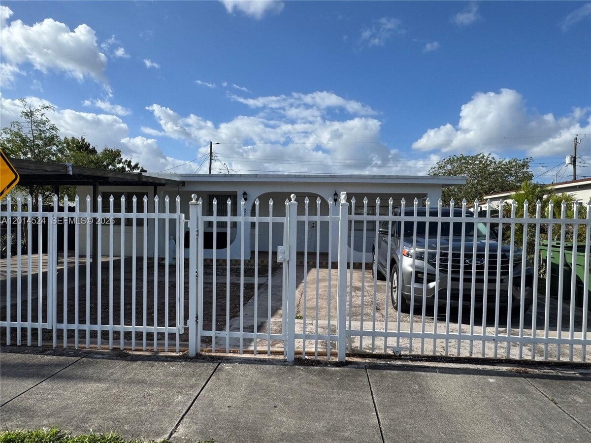 Photo - 222 W 37th St