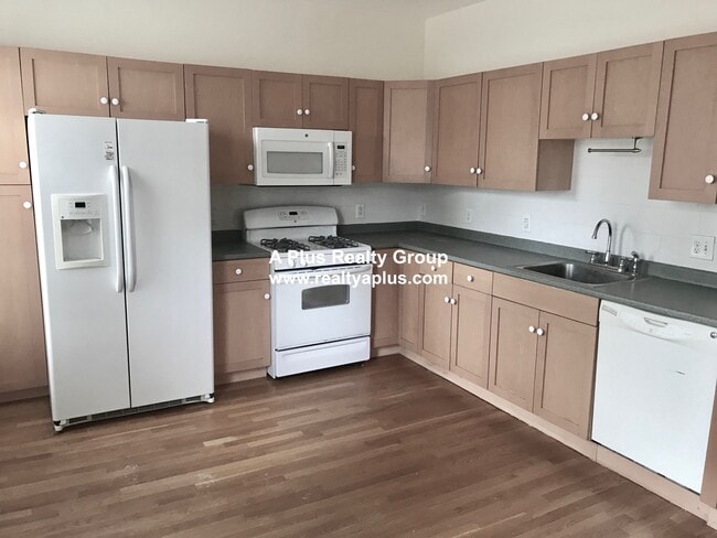 Building Photo - 14 Schiller St Unit 3