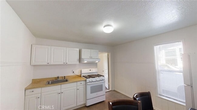 138 N Riverside Ave