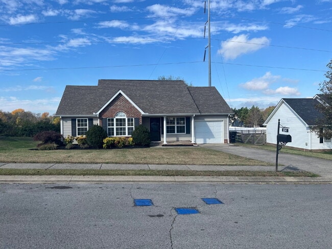 Building Photo - 3241 Hardwood Dr