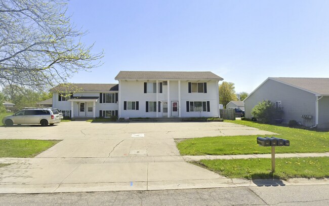 Building Photo - 721 Peachtree Pl