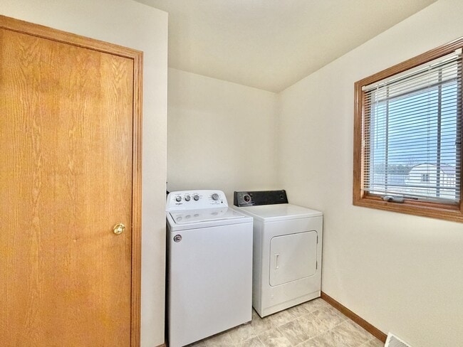 Photo - 2402 Stonefield Ln