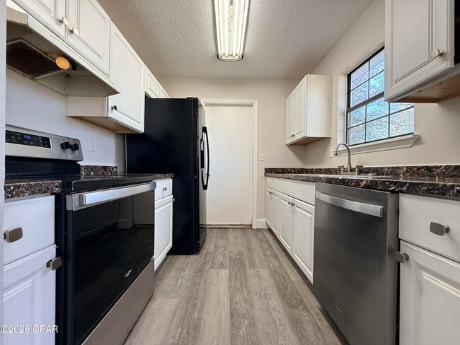 Photo - 6615 Enzor St