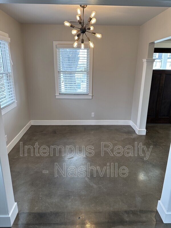 Photo - 548 Veritas St