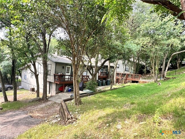 Photo - 901 Hillyer St