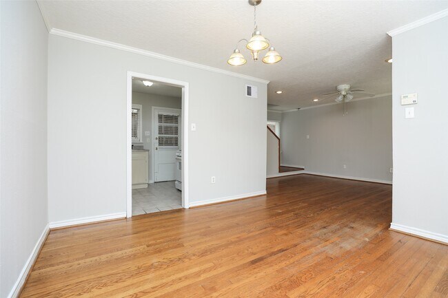 Photo - 1820 Binz St